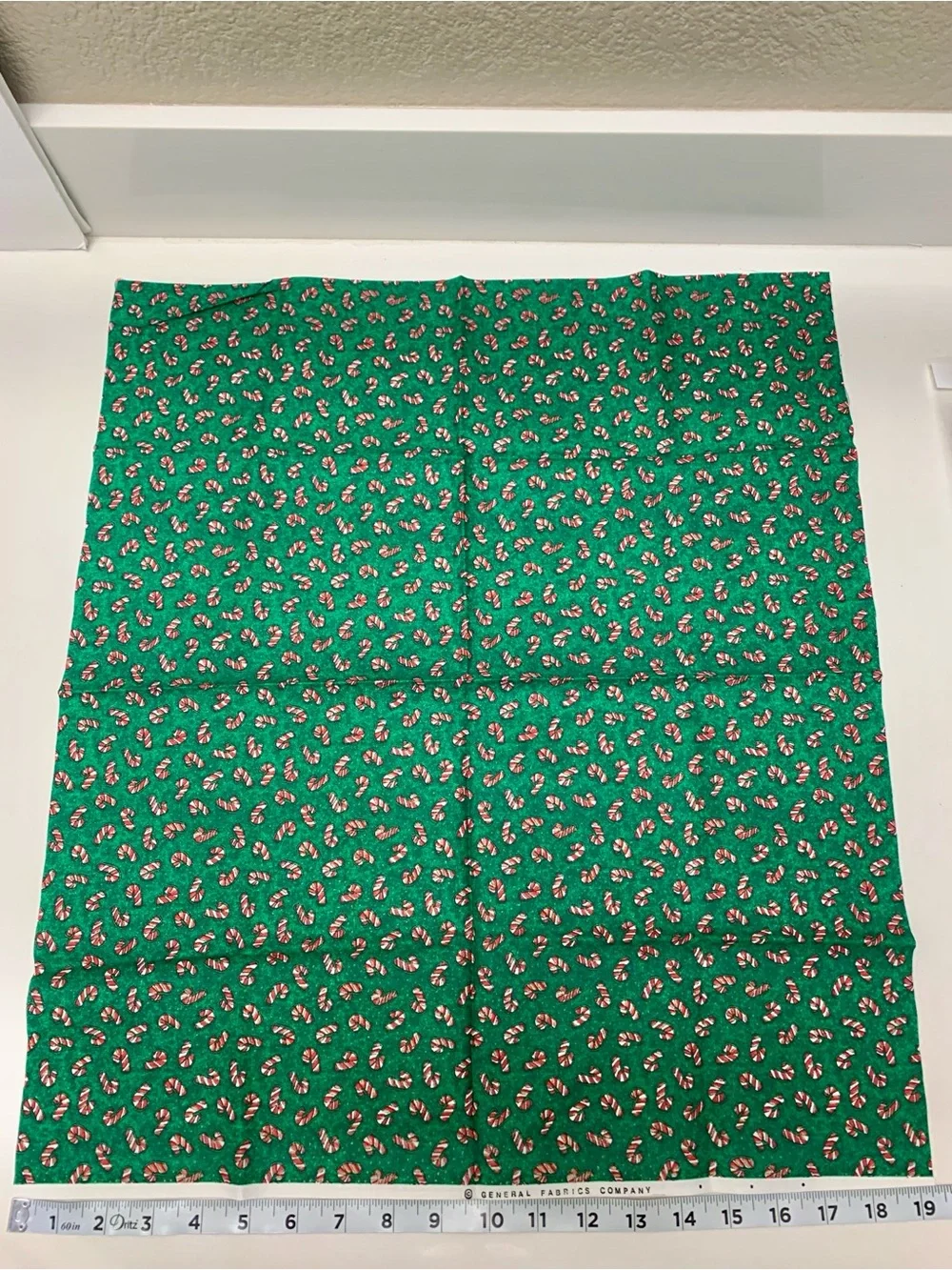 Christmas Holiday Cotton Quilting Fabric Scrap Remnants Lot, 13 Prints Nostalgic